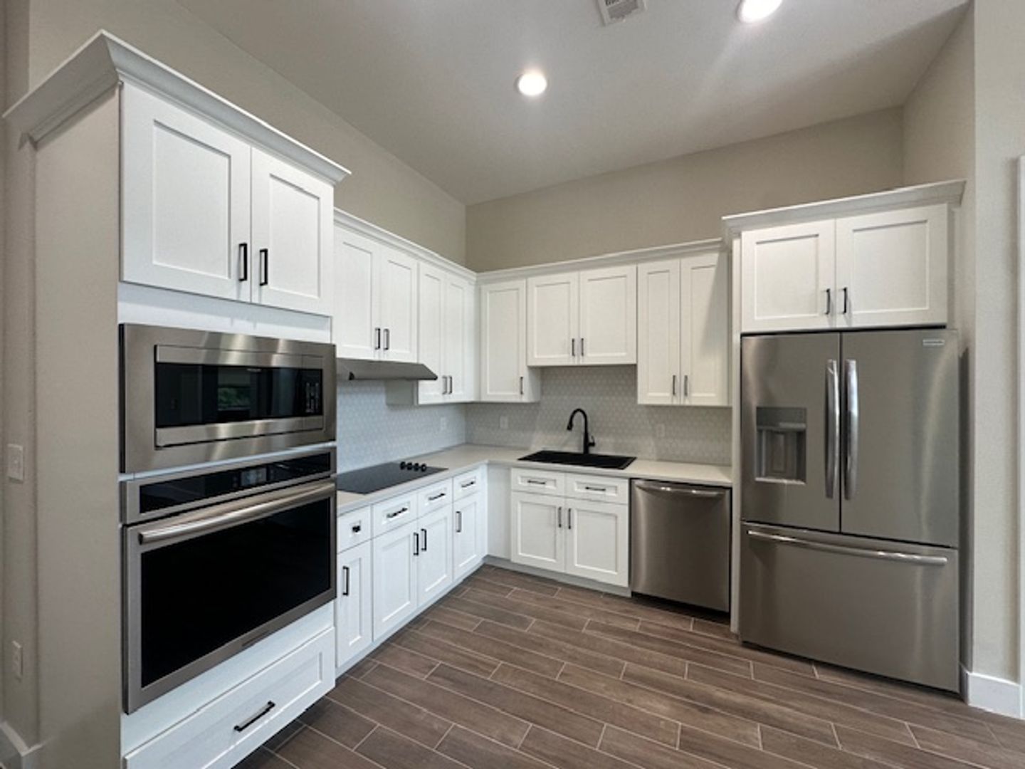 Montgomery Apartment: 900 New Day Ave