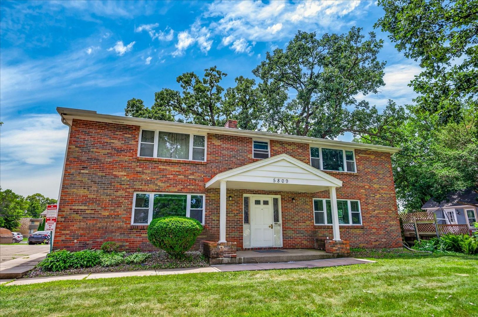 Madison Apartment: 5809 Raymond Rd