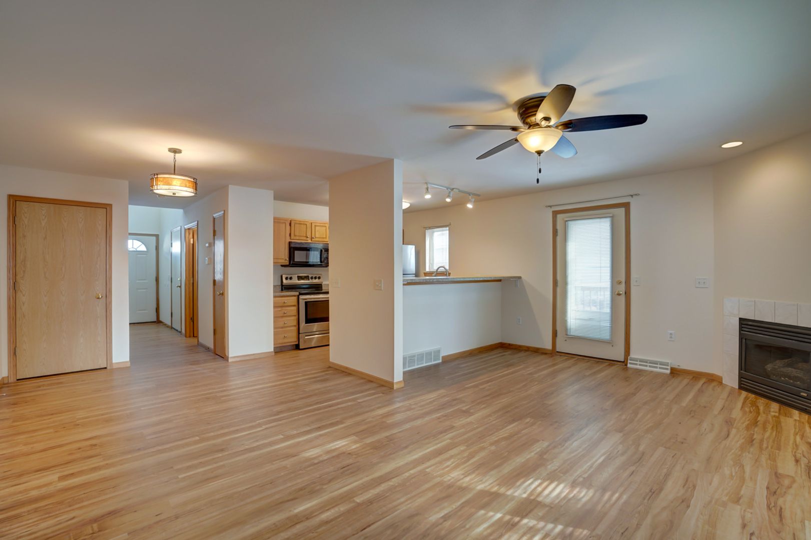 Fitchburg Apartment: 6101-6103 White Pine Way