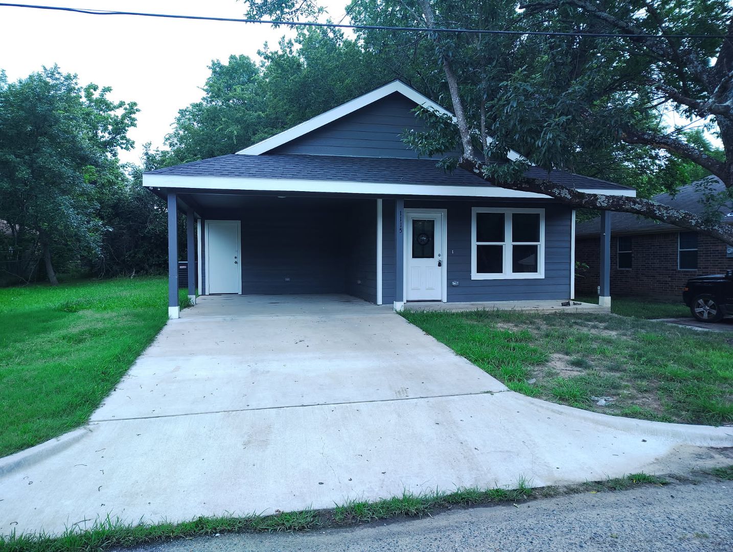 Commerce House: 1115 Charlies Dr