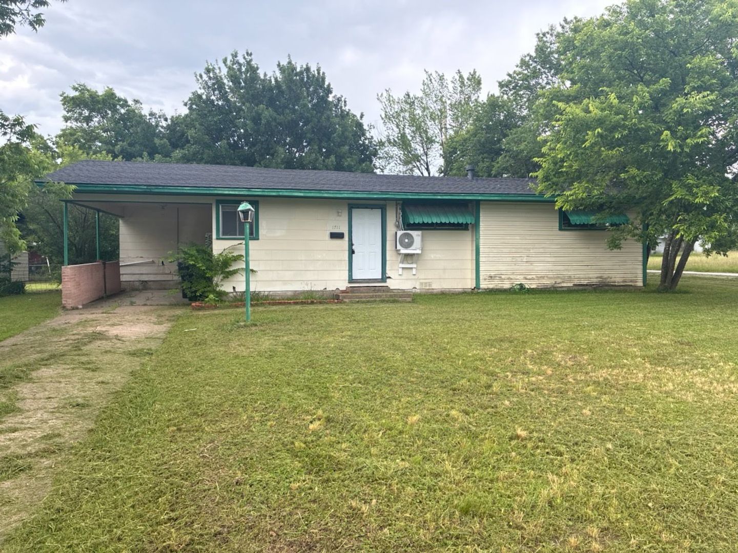 Greenville House: 1711 Langford St