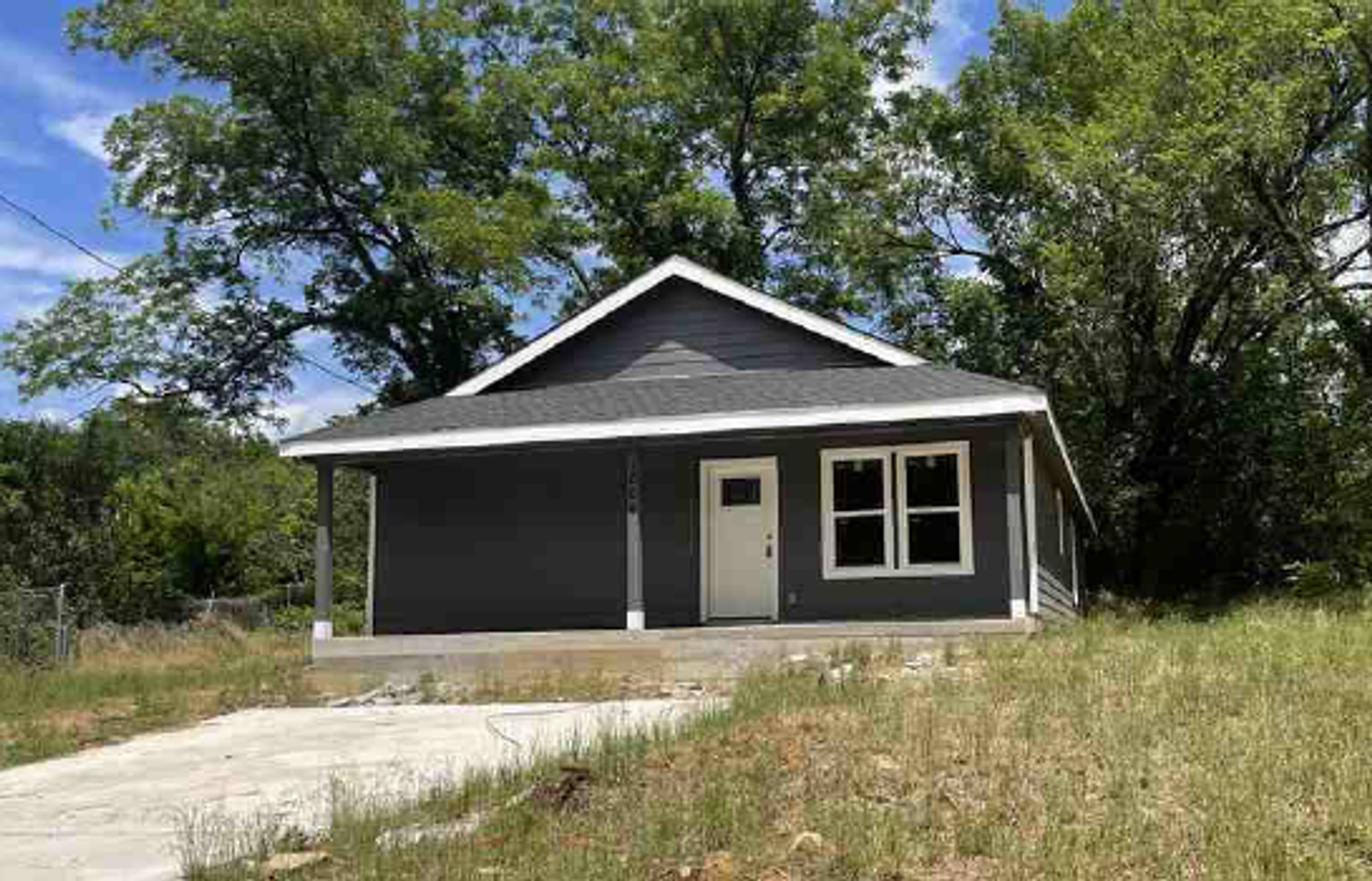 Paris House: 1004 NE 7th St
