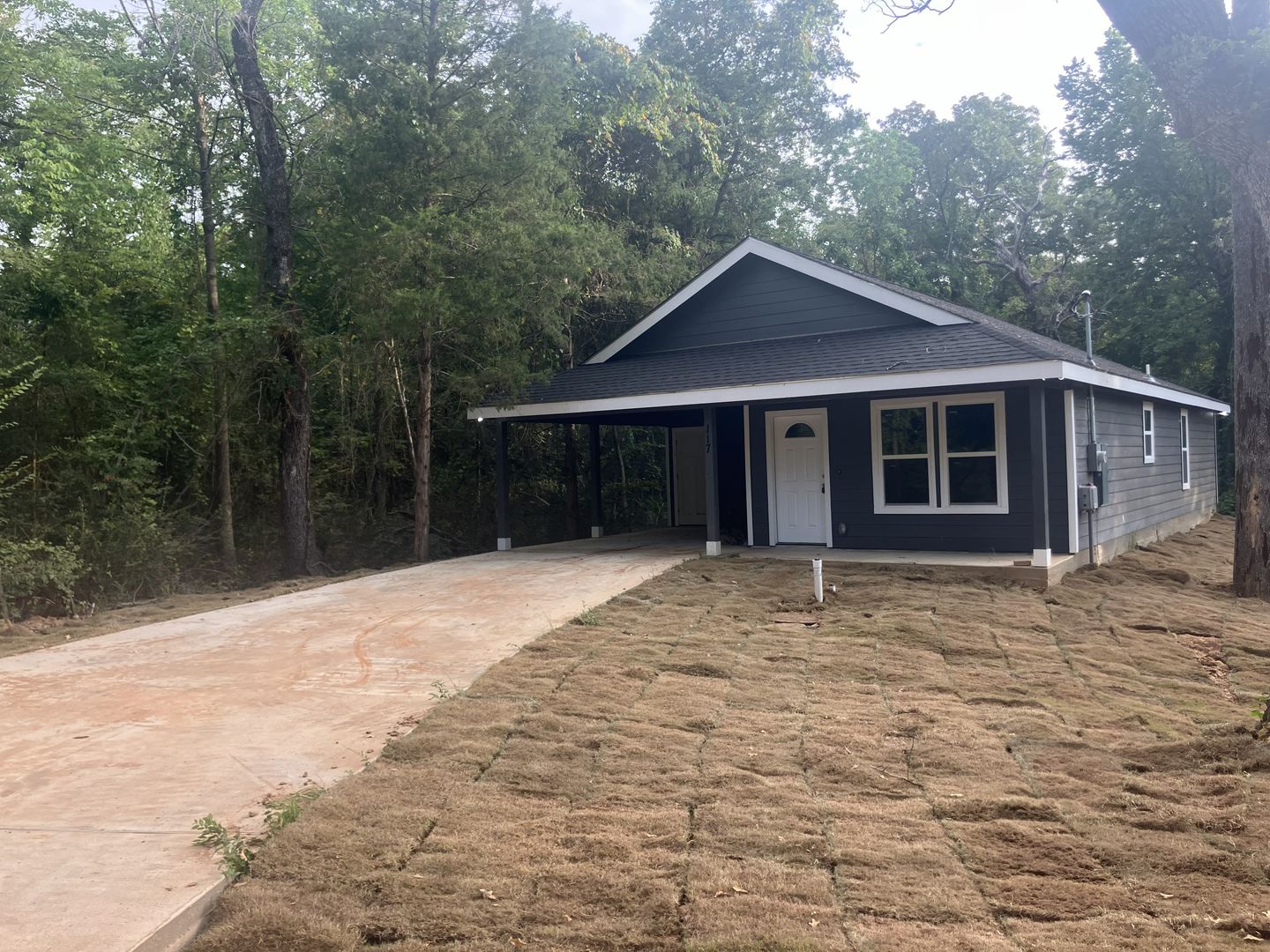 Mabank House: 117 Santa Maria St