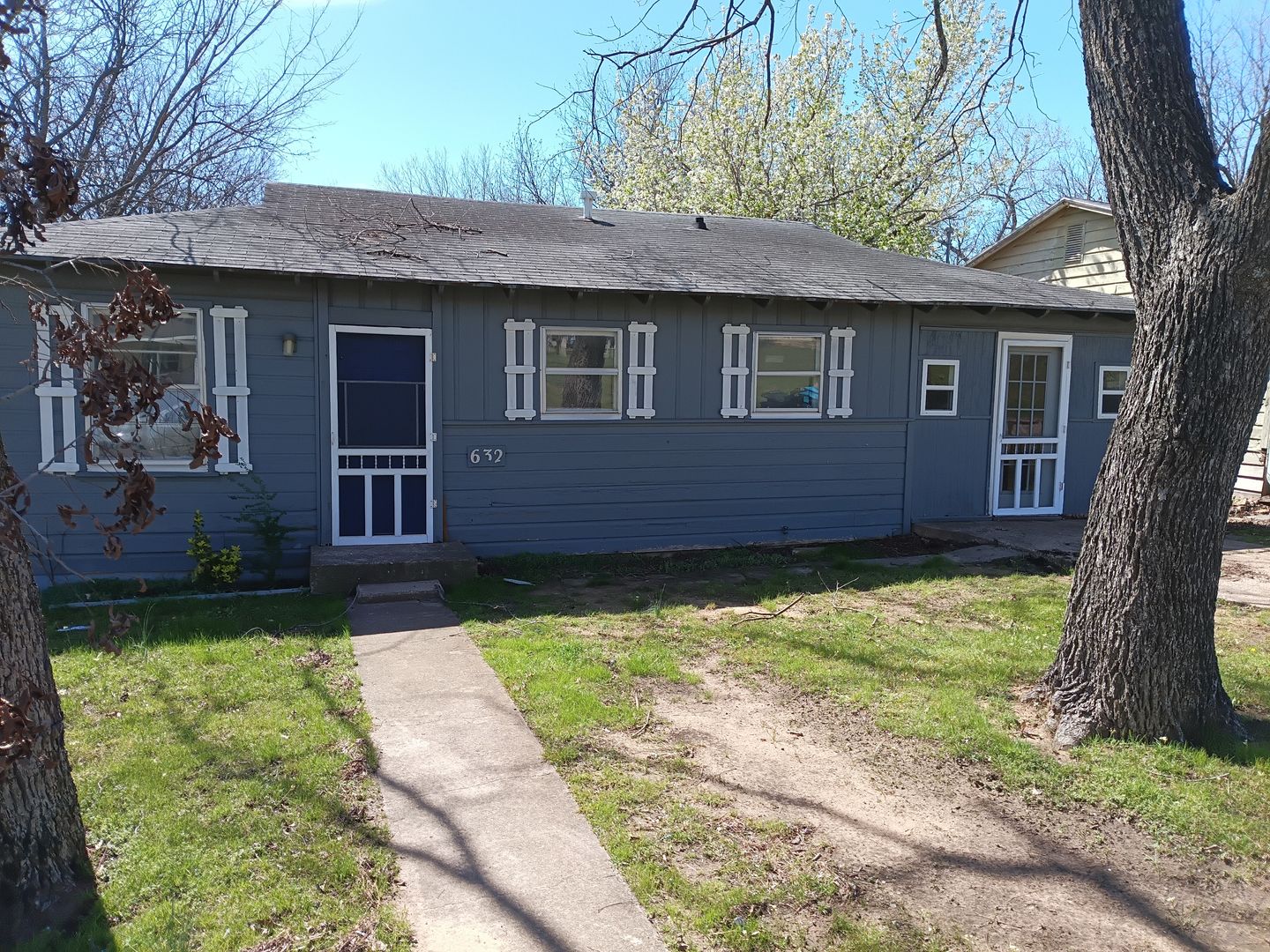 Denison House: 632 E Sears St