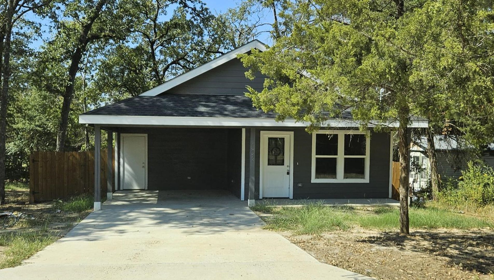 Mabank House: 102 Tioga Cir