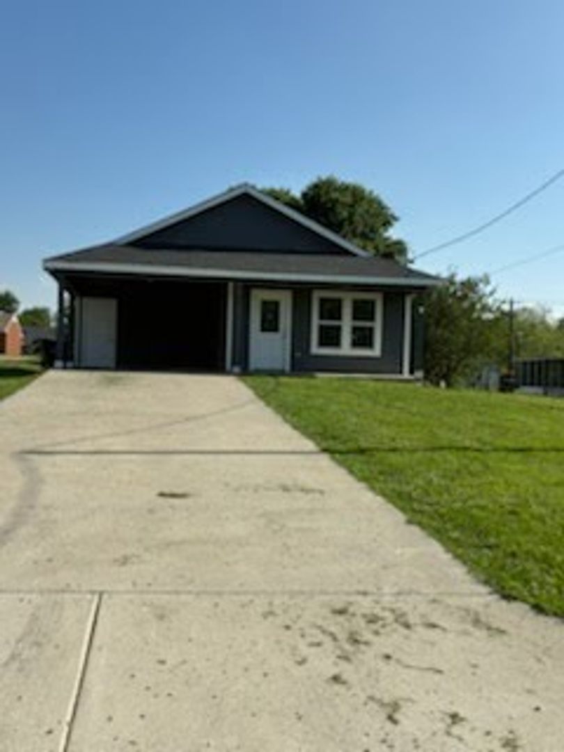 Whitewright House: 107 E Miller