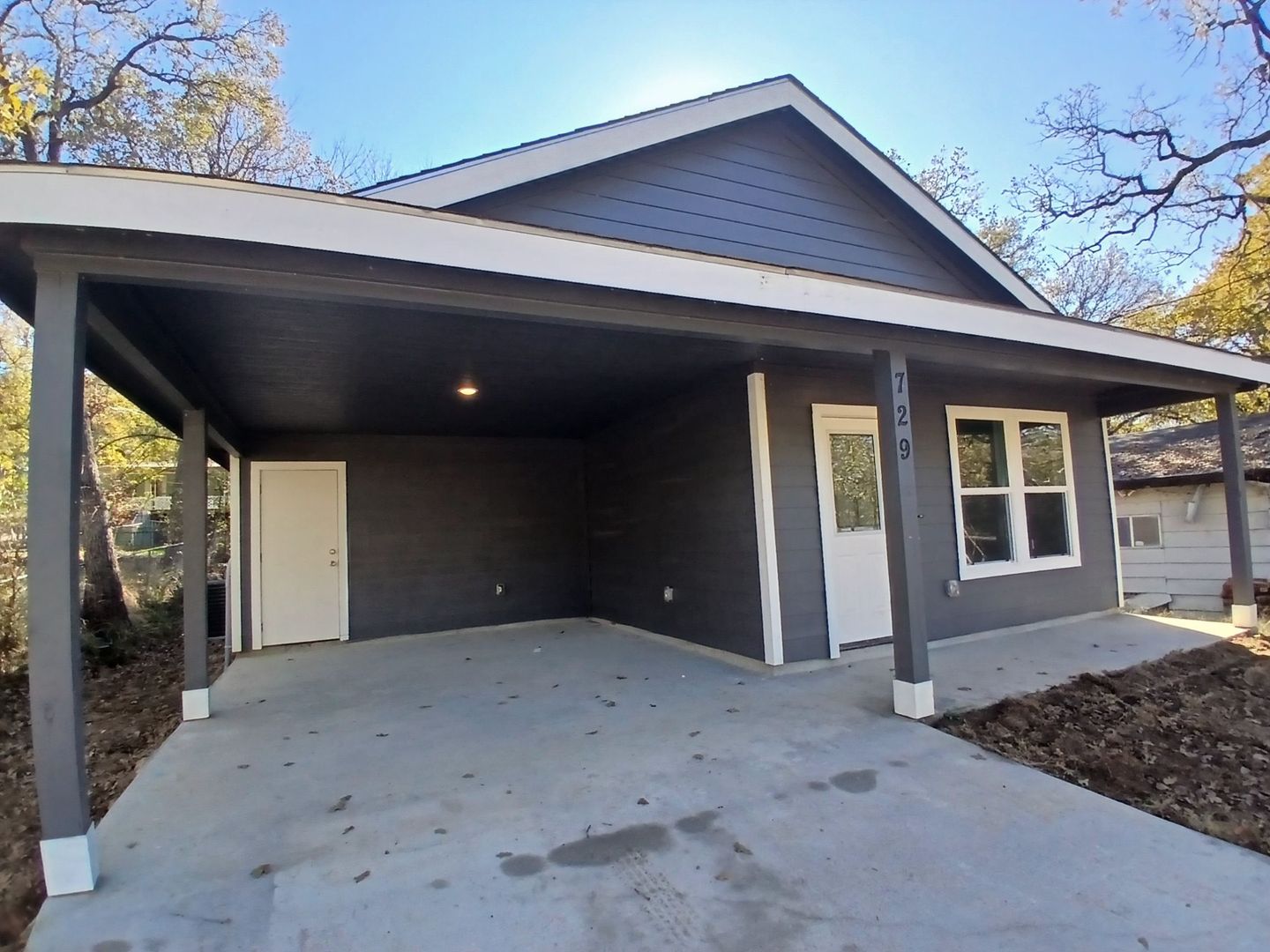 Kemp House: 729 Oak Landing