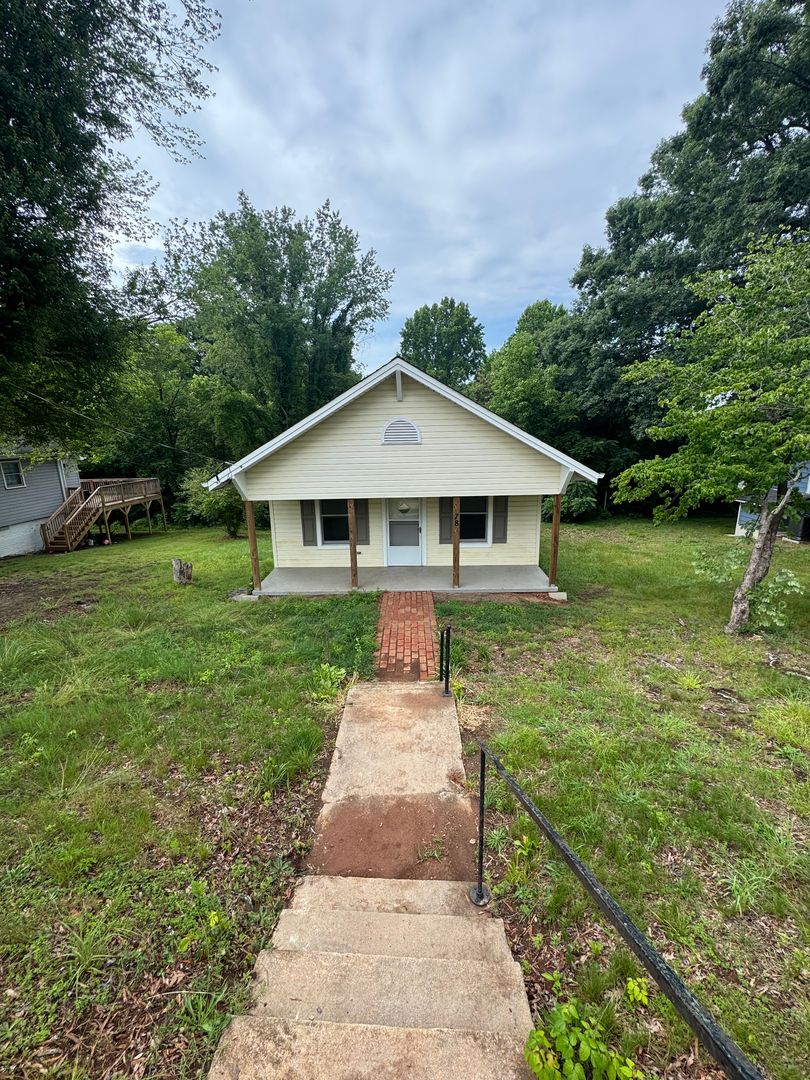 Granite Falls House: 78 Archer St