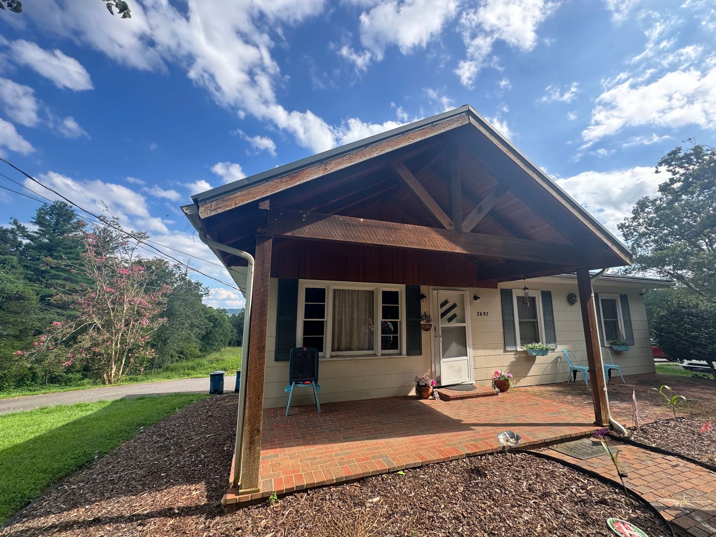 Lenoir House: 2697 Spears Rd