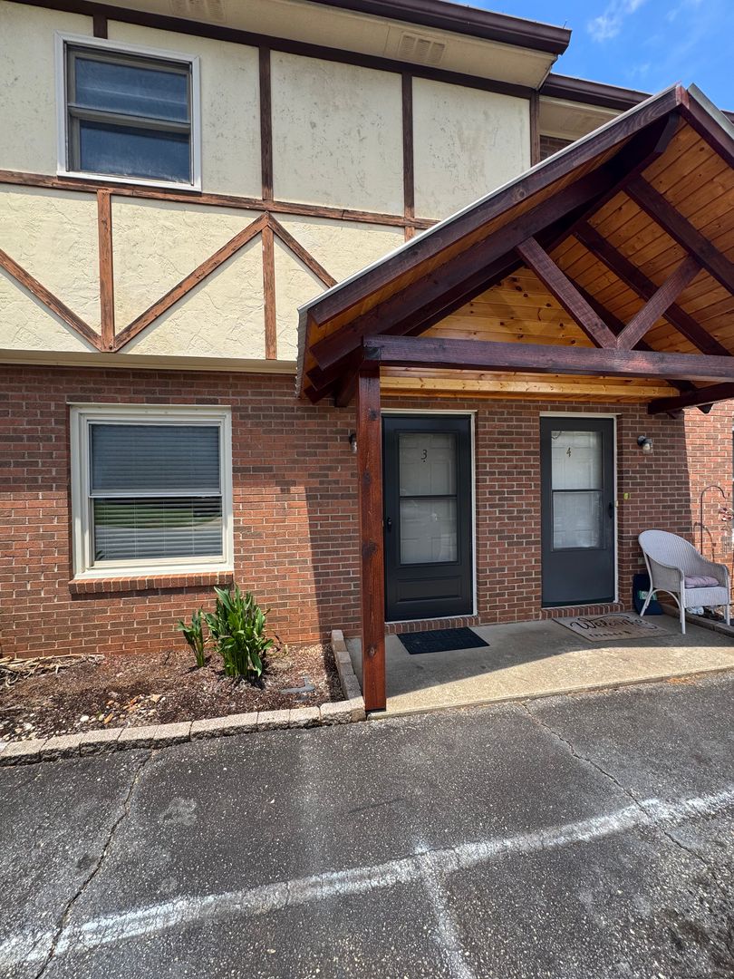 Granite Falls Apartment: 4774 Mayfield Dr #1-4