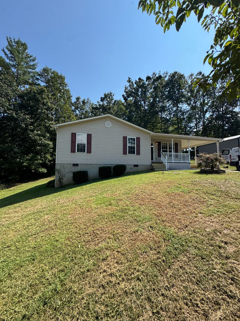 Lenoir House: 2588 Knight Drive