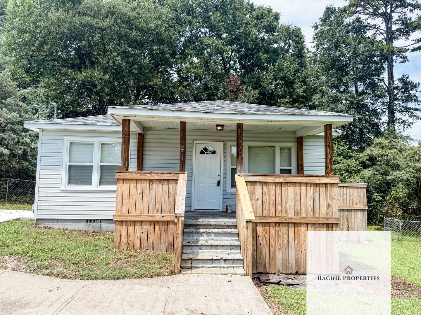 Travelers Rest House: 224 West Rd