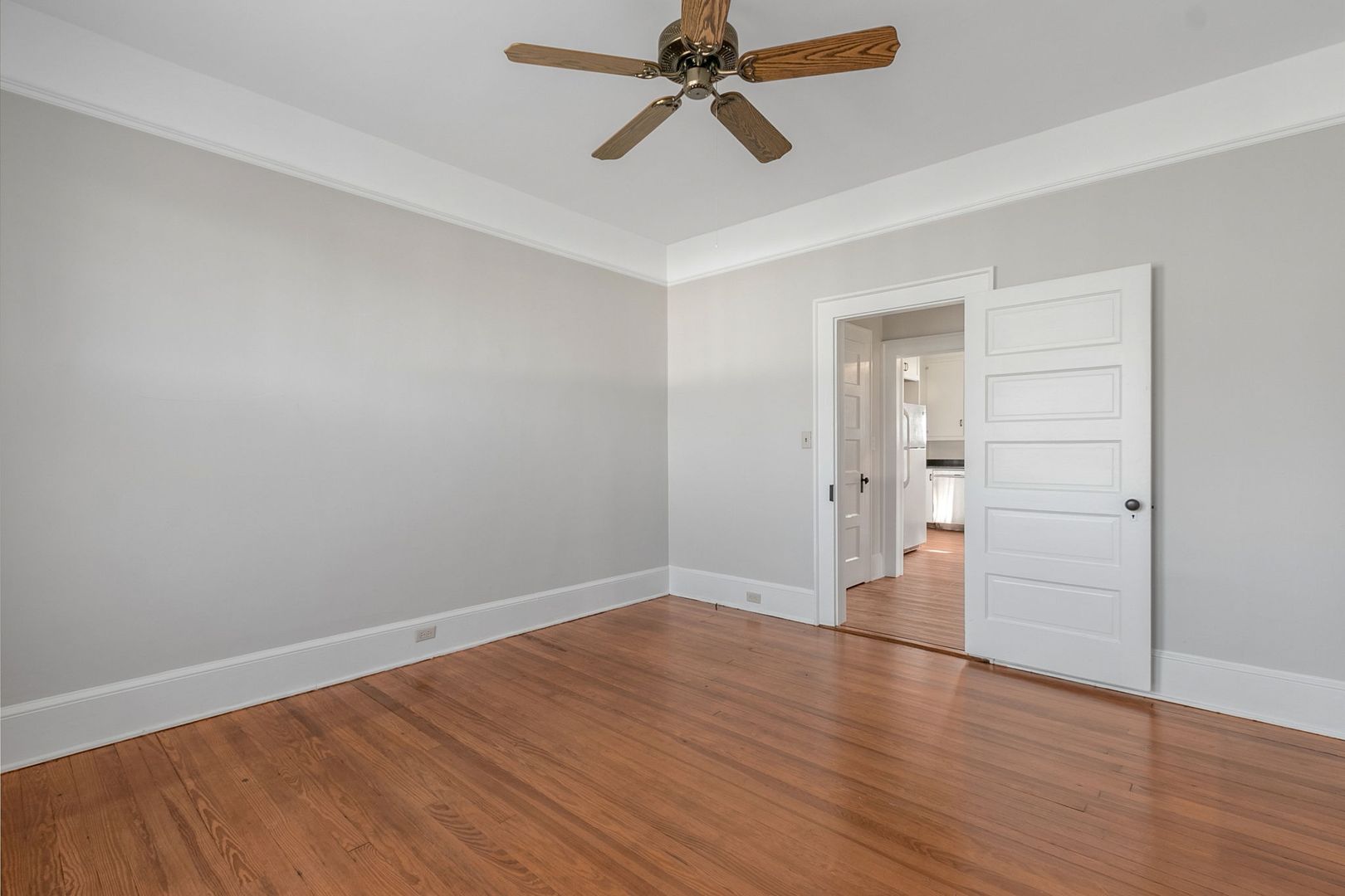 1166 Pendleton St 25 of 36