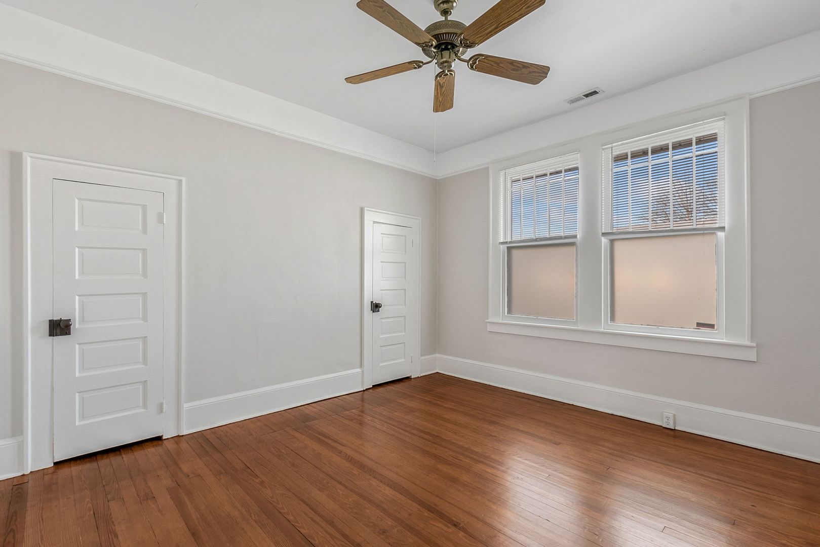 1166 Pendleton St 21 of 36