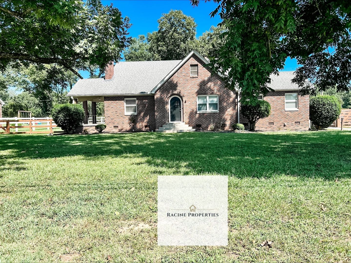 Clinton House: 103 Jacobs Hwy