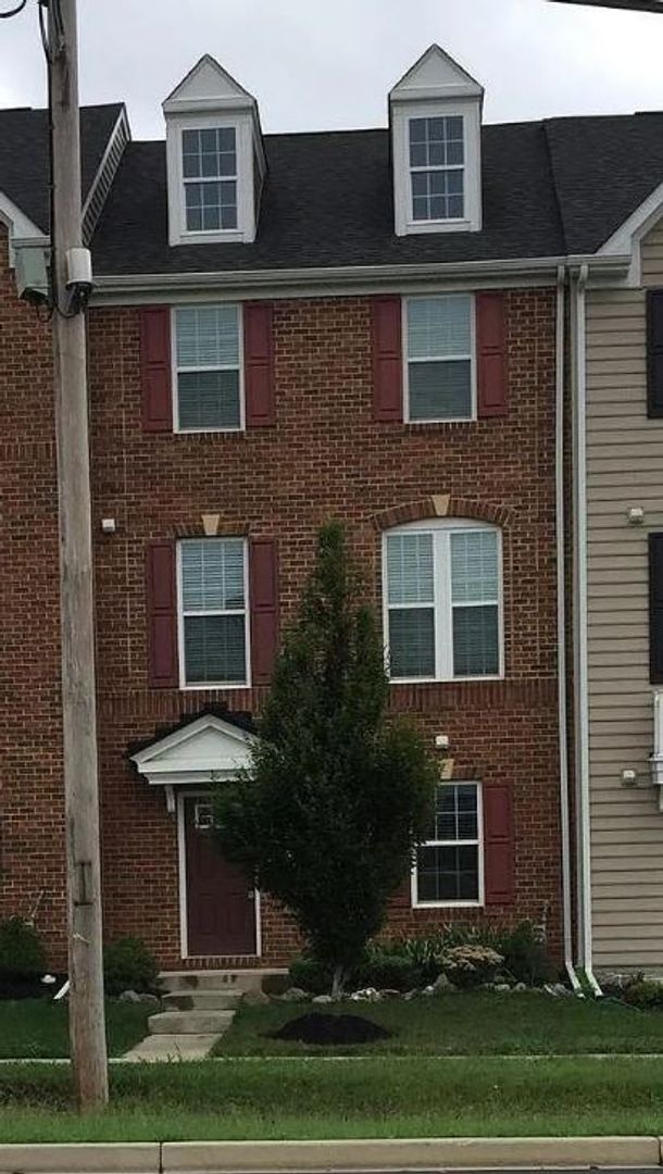 Frederick Townhome: 7833 Wormans Mill Rd.