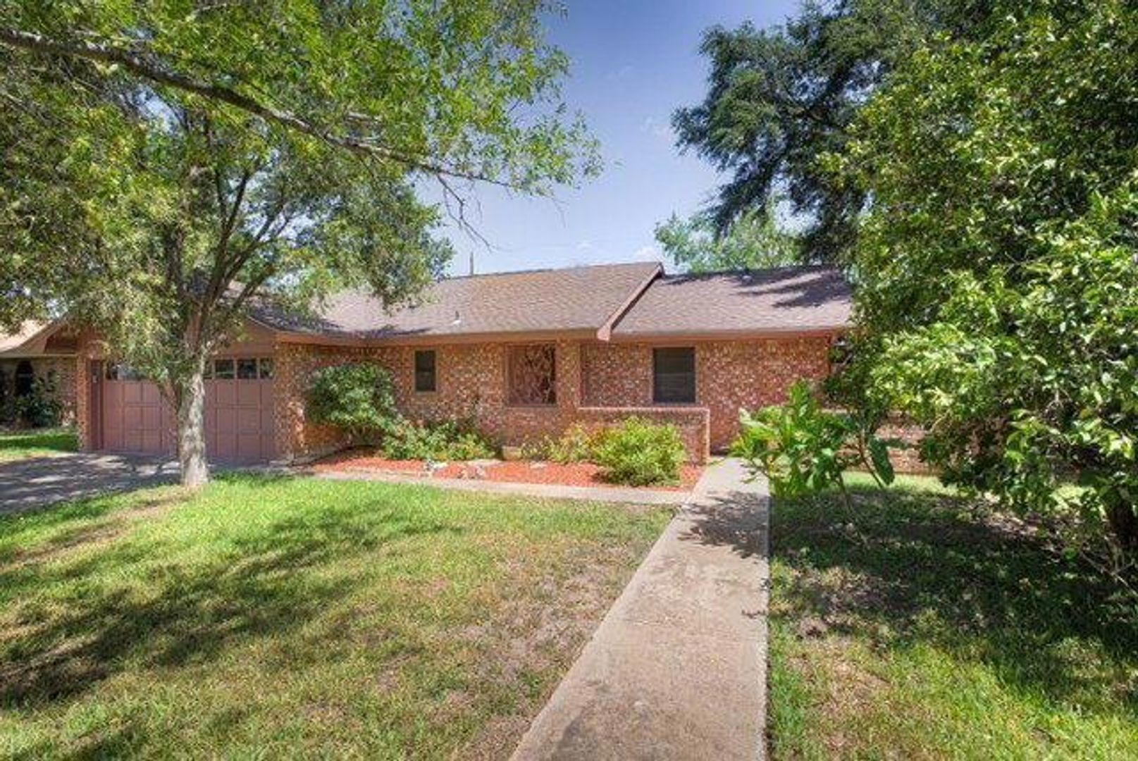 Mission House: 2413 Mimosa St