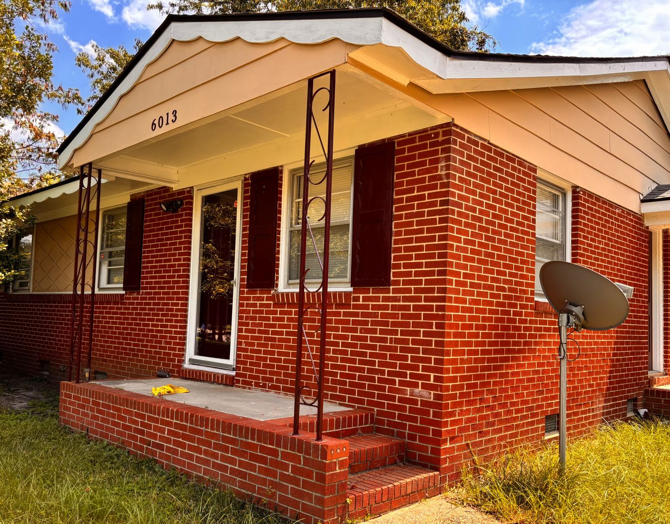 Fayetteville House: 6013 Dahlgren Ave