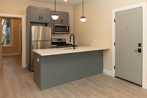 Beautiful Luxury Apartment Available – photo 1