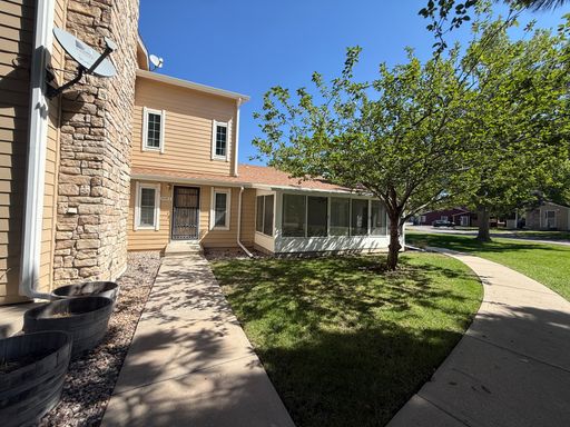 Spacious 2 bed/1 bath townhome in Arvada – photo 1