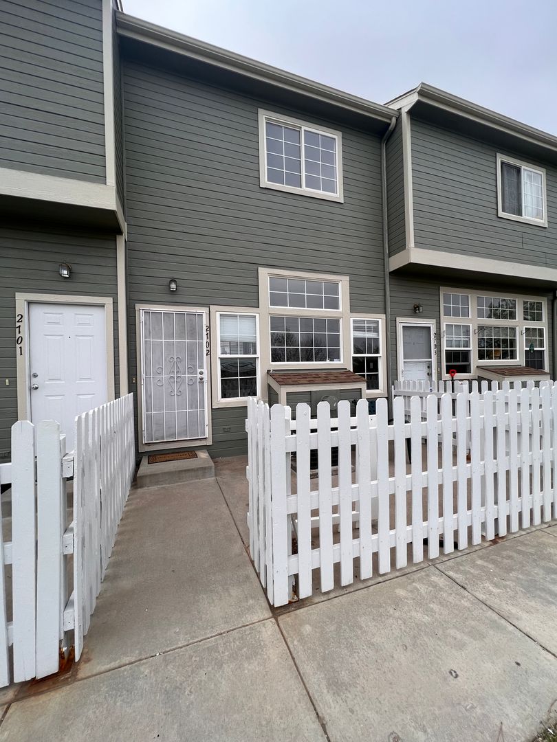 Denver House: 8199 Welby Road #2702