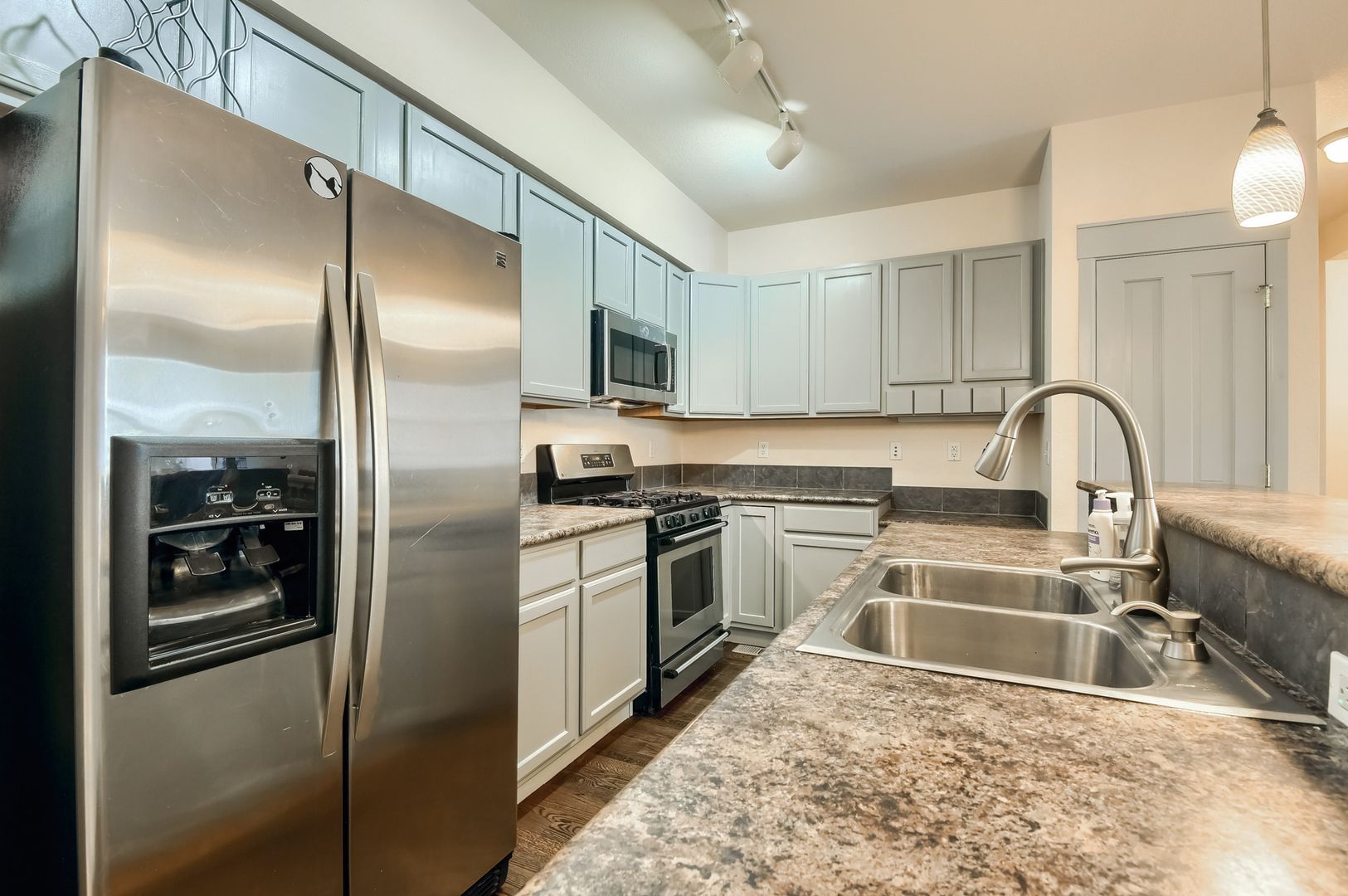 Lakewood House: 1625 Ames Court