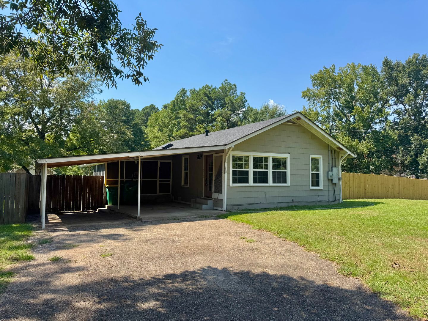 Texarkana House: 6201 N Park Rd