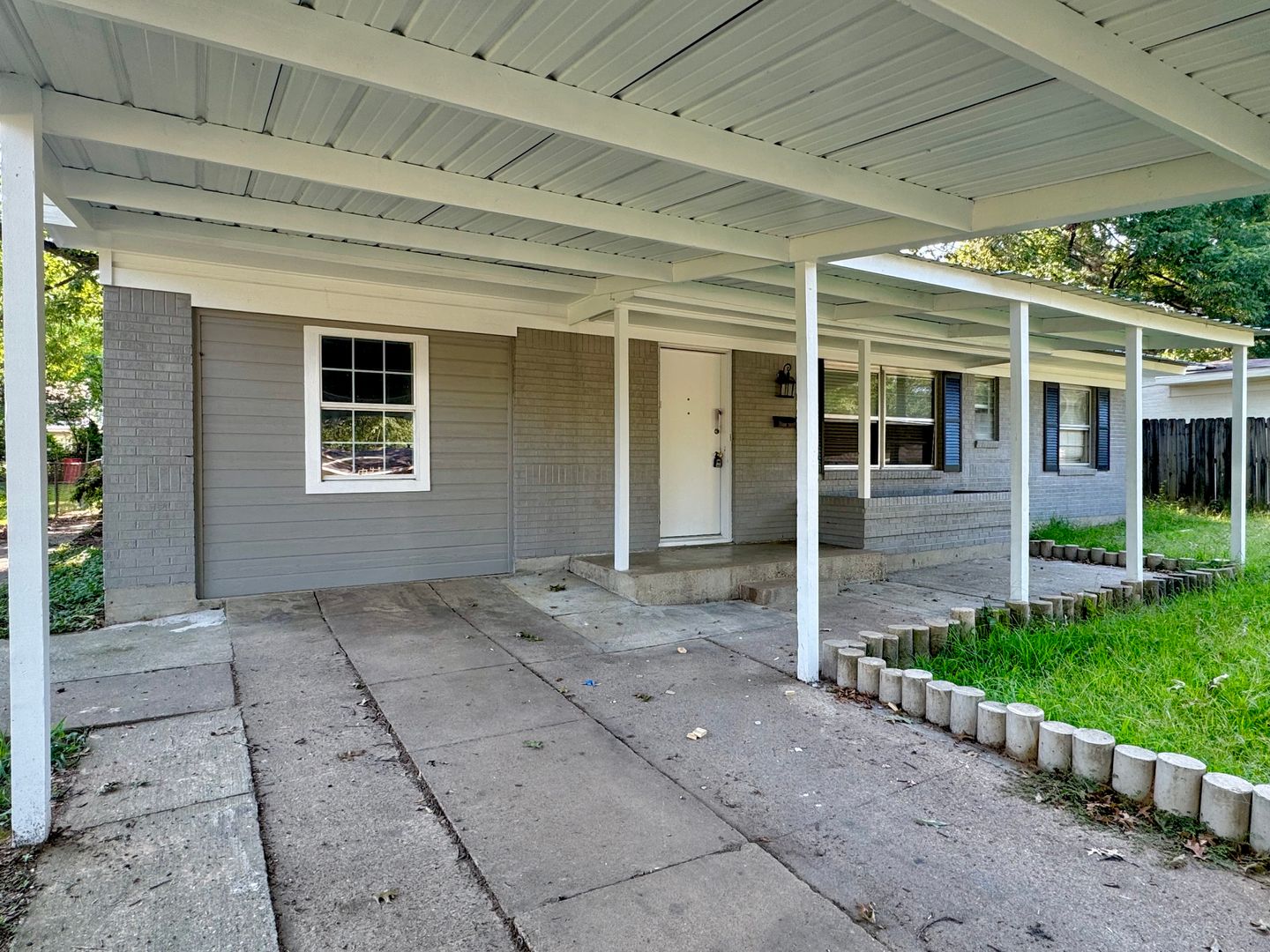 4 Bedroom, 1 Bath Home in TISD with Fenced Yard and Covered Patio!