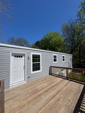 New 1 br tiny home with deck, laundry, parking, views – photo 1