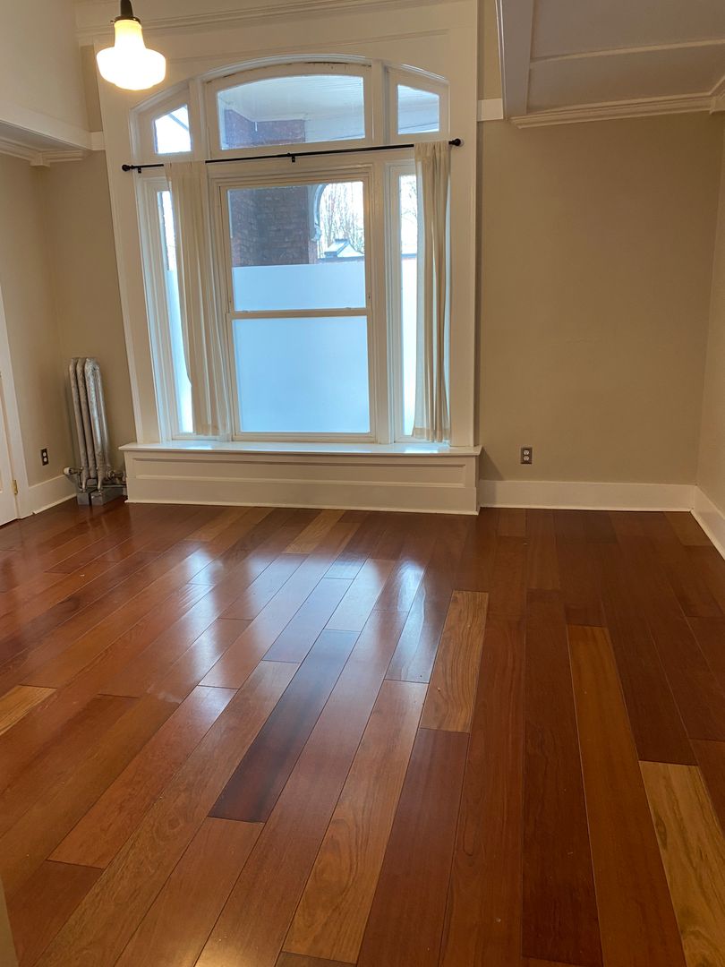 Portland Apartment: 125 NW 20th Place