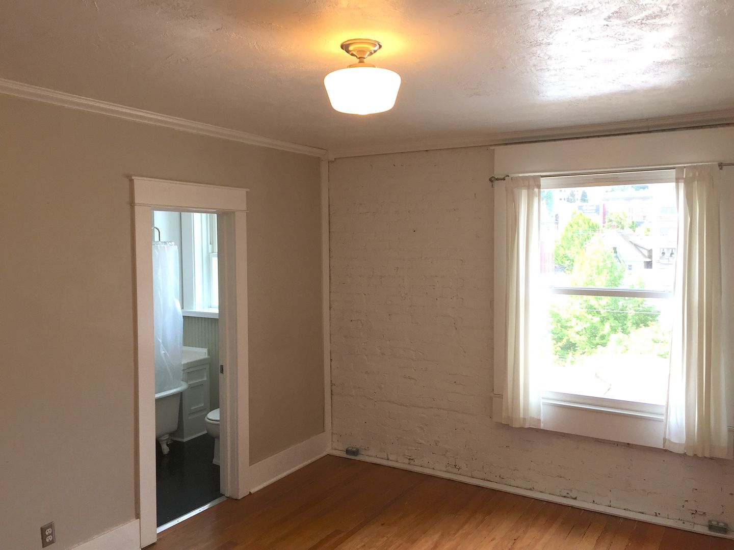 Portland Apartment: 125 NW 20th Place