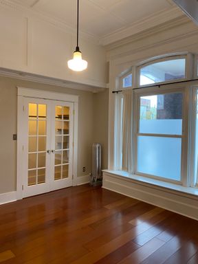 Studio in Historic Alexandra Court Apartments – photo 1