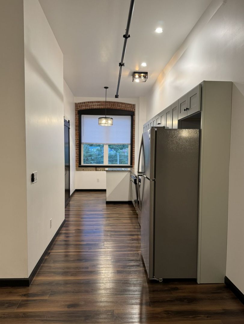 Littleton Apartment: 24 Beacon St.