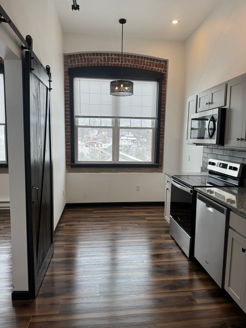 Littleton Apartment: 24 Beacon St.