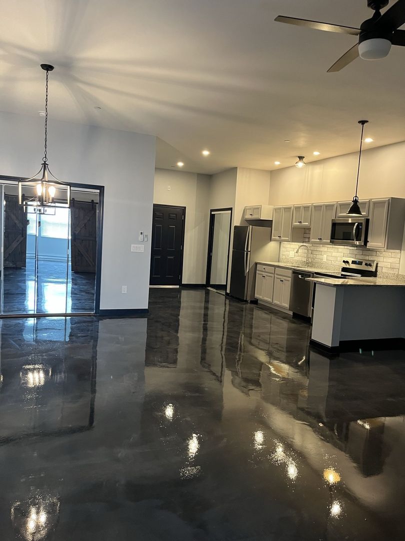 Littleton Apartment: 24 Beacon St.
