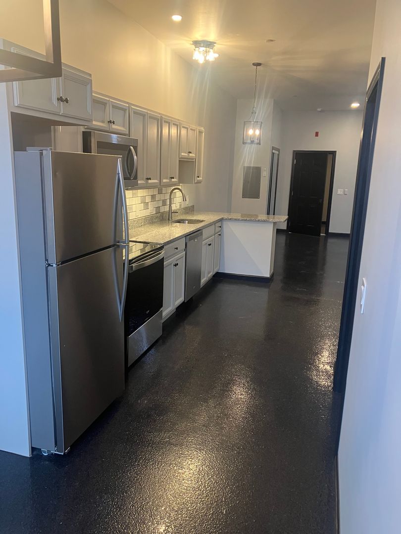 Littleton Apartment: 24 Beacon St.