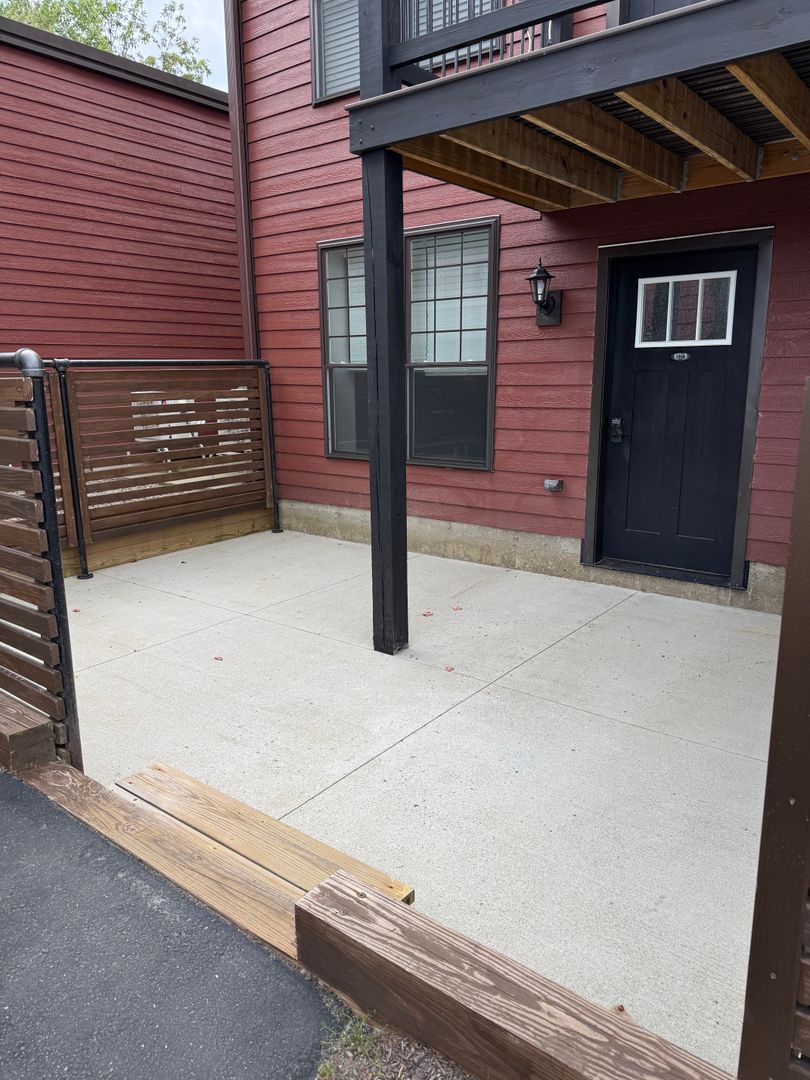 Littleton Apartment: 24 Beacon St.