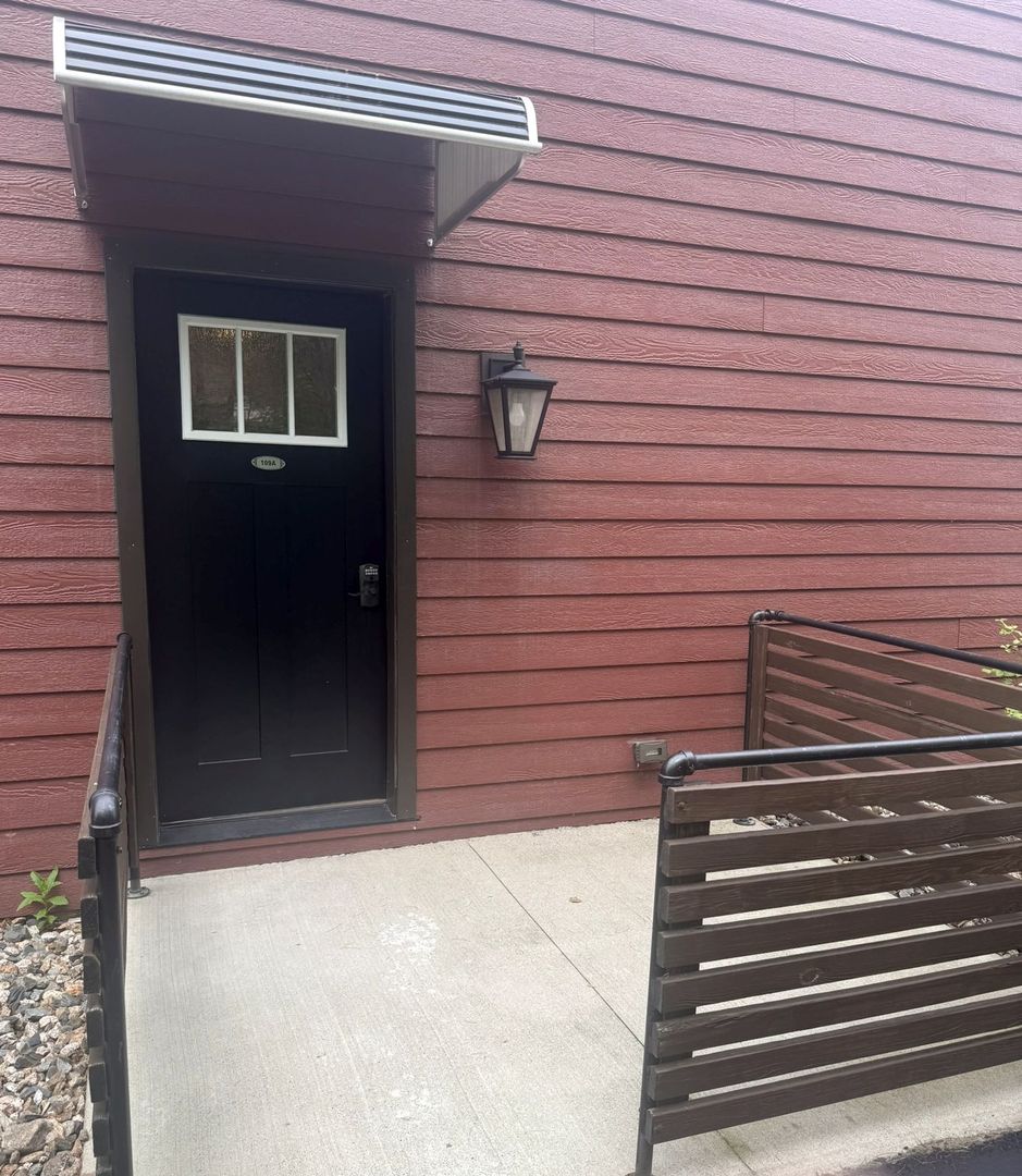 Littleton Apartment: 24 Beacon St.