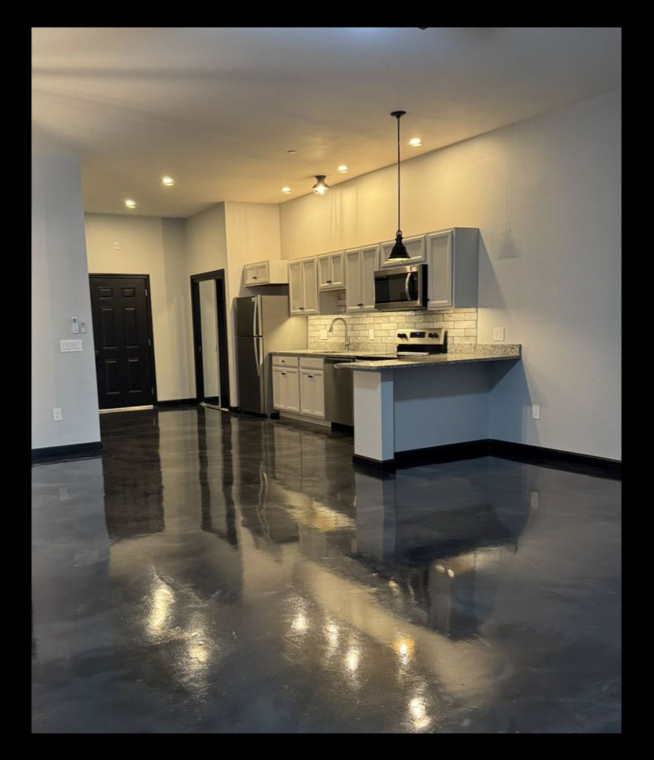 Littleton Apartment: 24 Beacon St.