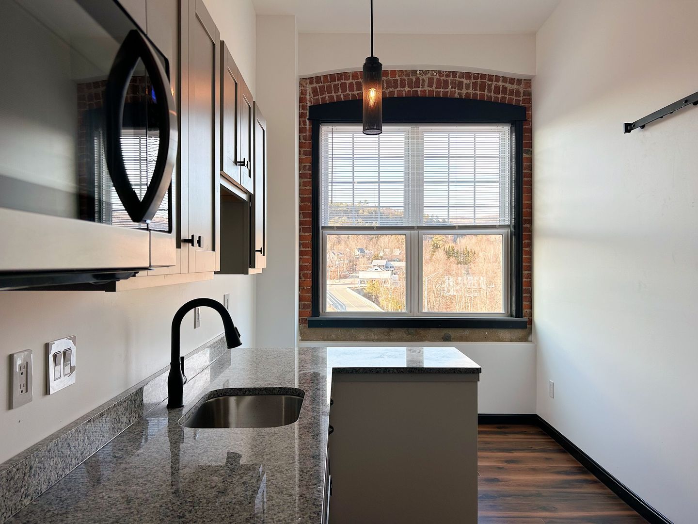 Littleton Apartment: 24 Beacon St.