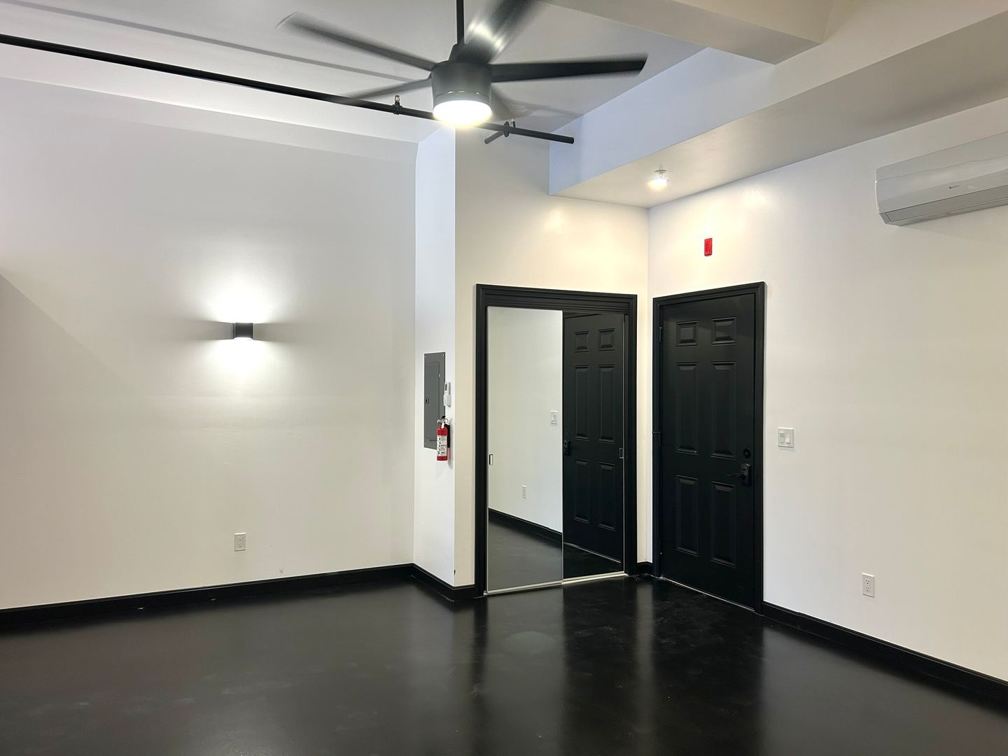 Littleton Apartment: 24 Beacon St.