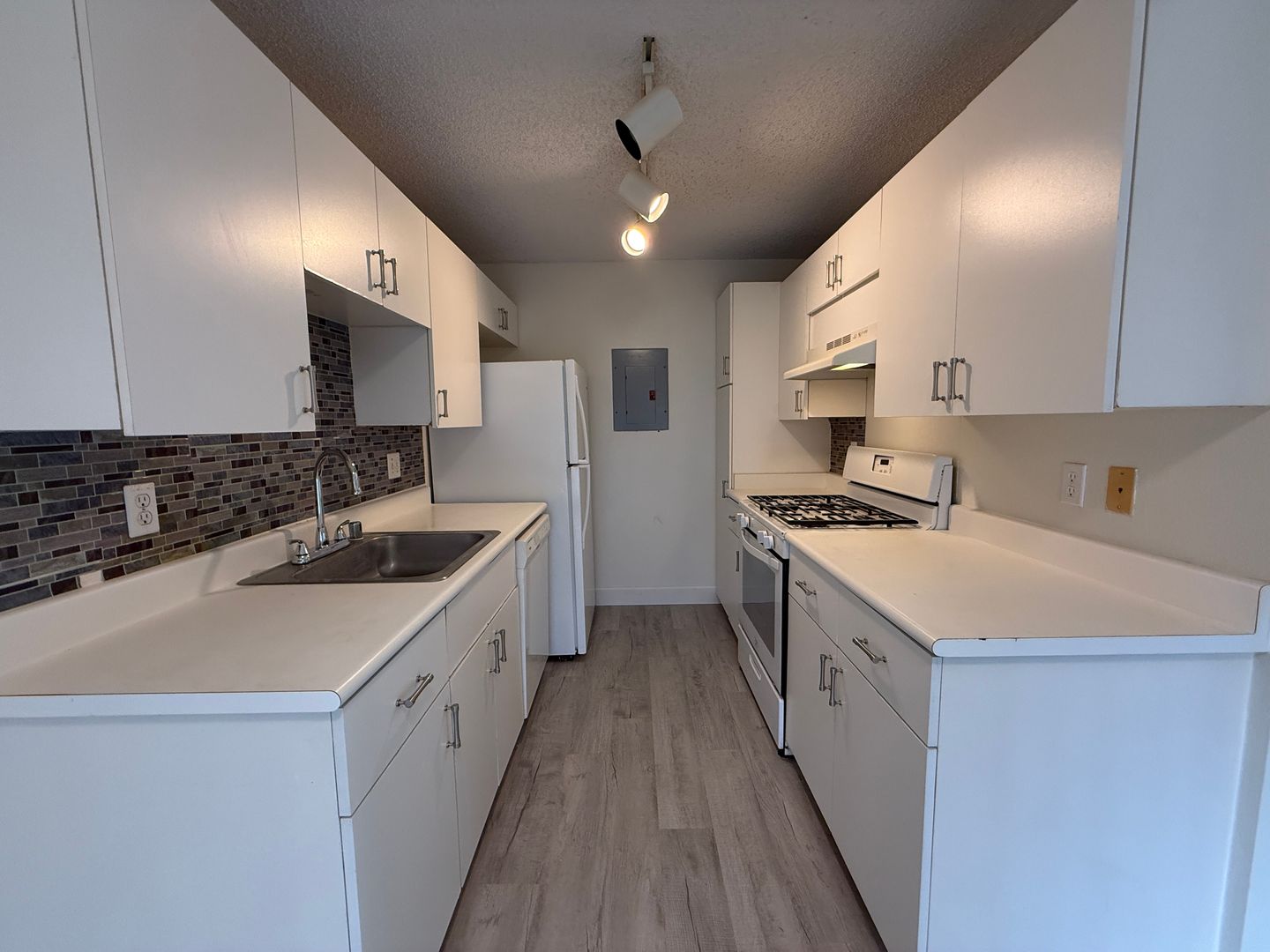 Ewa Beach Condo: 91-1049 Puamaeole St