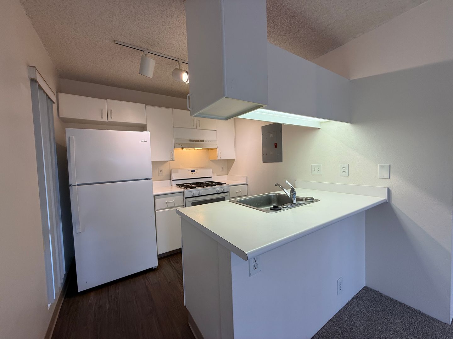 Ewa Beach Condo: 91-1049 Puamaeole St