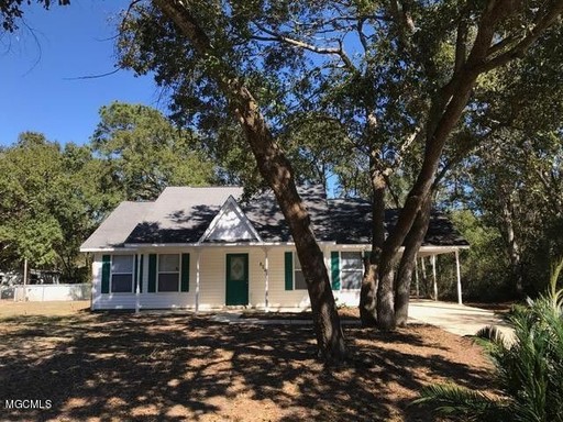 Charming Coastal Retreat in Ocean Springs, 2-bedroom 2-Bath home