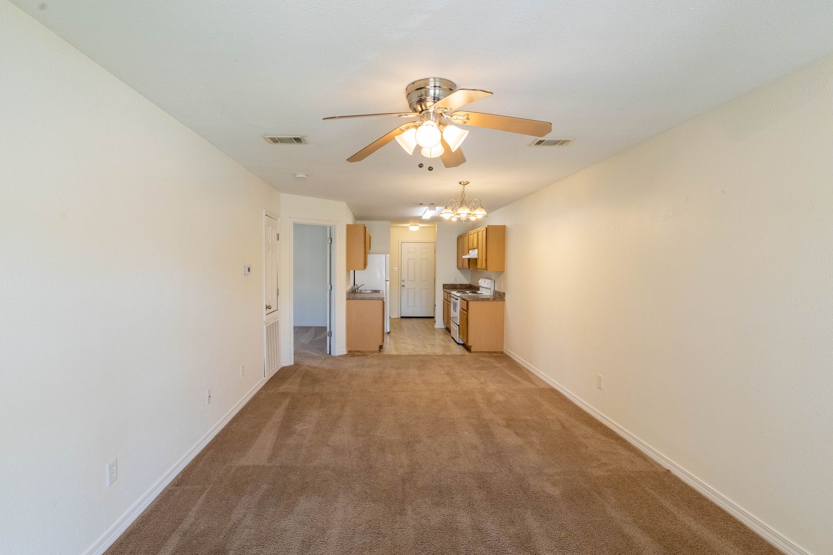 Biloxi House: 17239 Avondale Cir