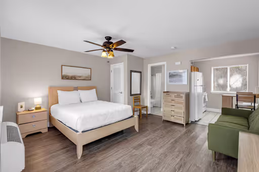 Relaxing Coastal Studio Just Steps from the Beach – Fully furnished, Day, Week or Monthly Rentals