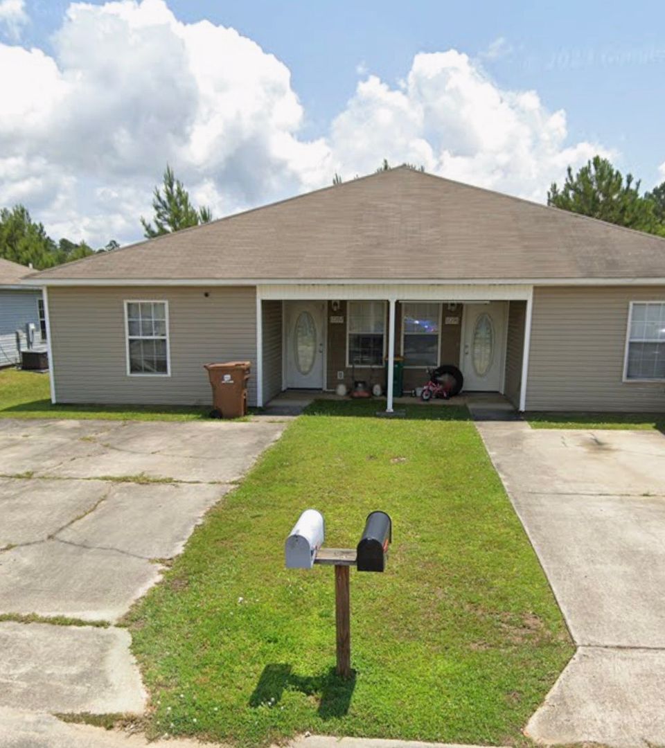 Biloxi House: 17296 Avondale Cir