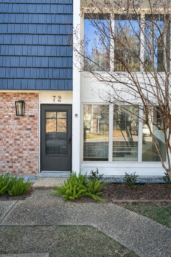 Ocean Springs House: 527 Front Beach #72