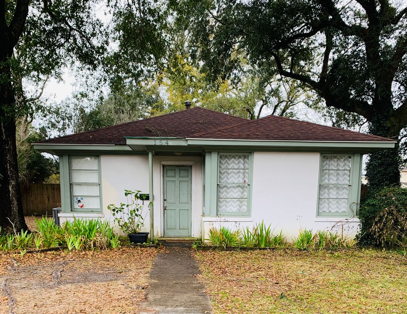 Biloxi House: 154 St. Charles Ave