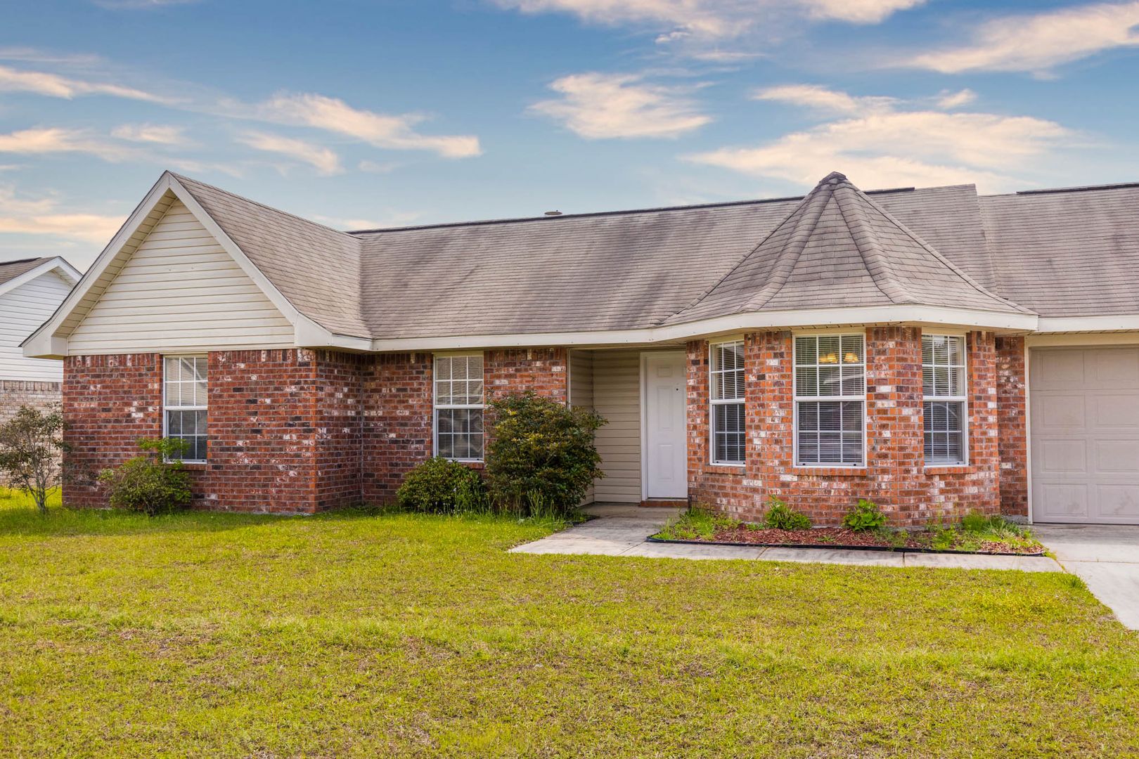 ST. MARTIN SCHOOL DISTRICT - 3 BED 2 BATH BRICK HOUSE 